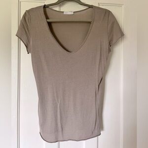 Classic v neck t-shirt